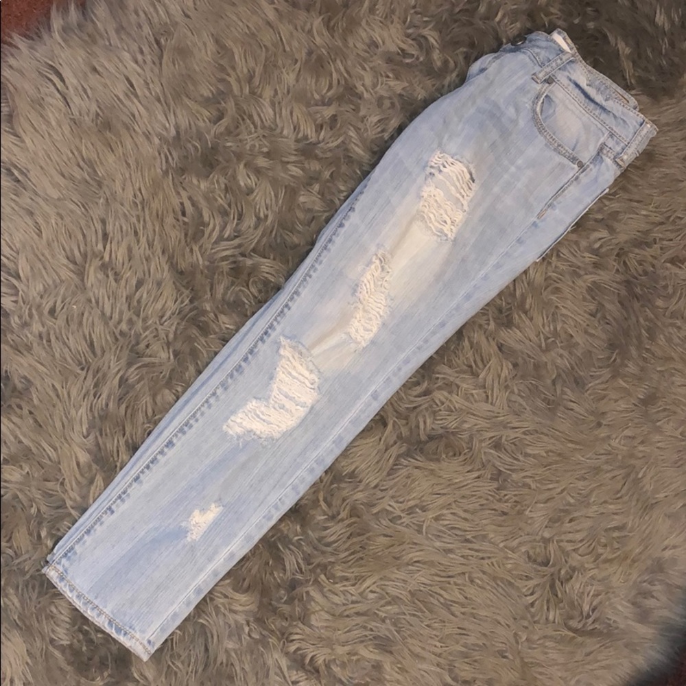 Cropped ripped jeans.